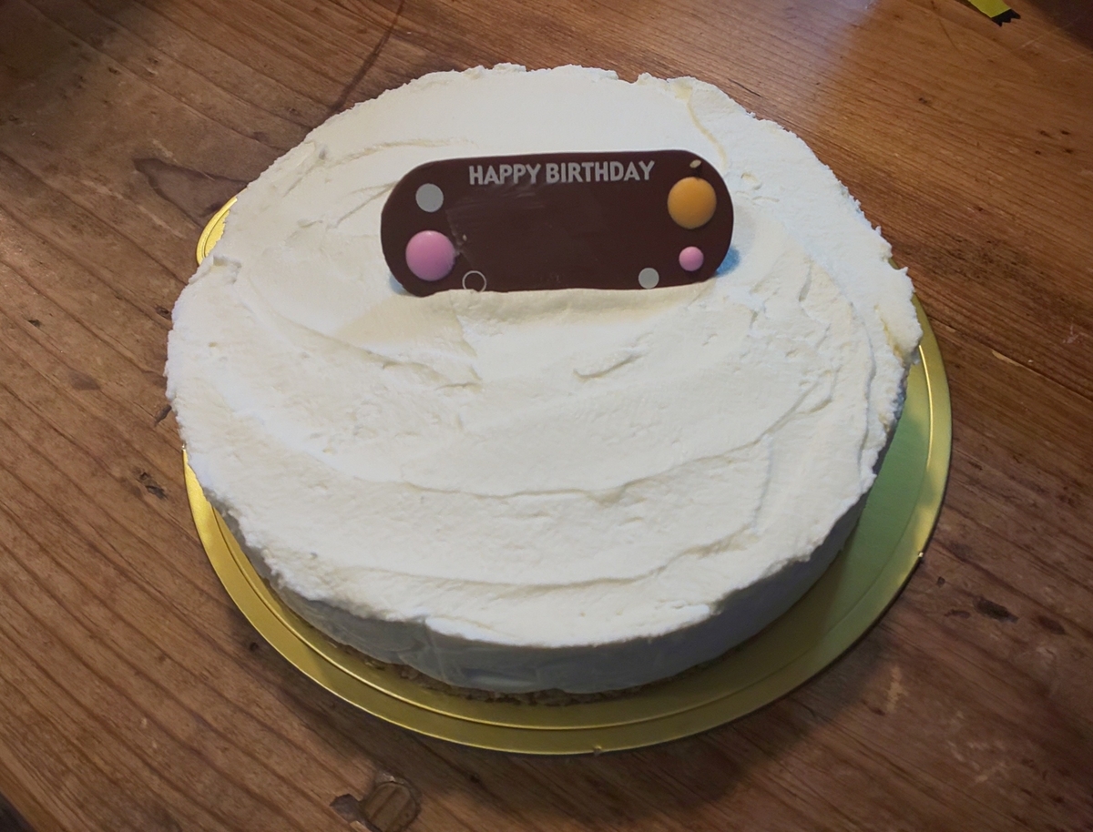 無記名の誕生日ケーキ