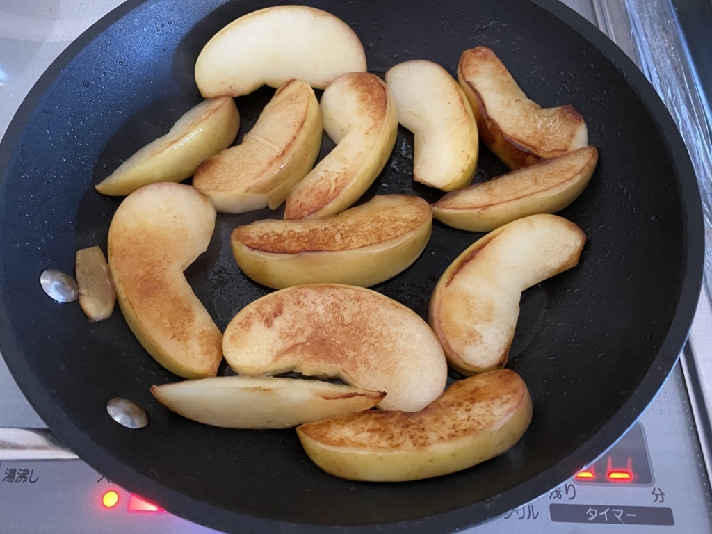 フライパンで焼きリンゴ