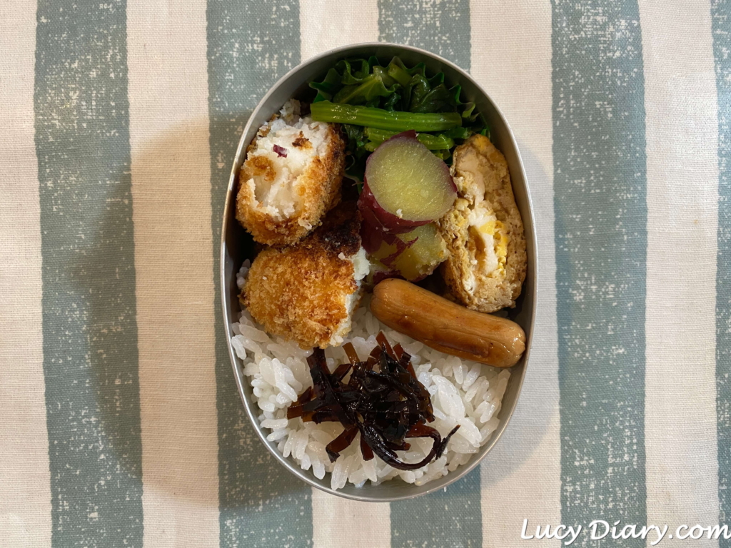 今日のお弁当は多めに作って冷凍していたコロッケ弁当