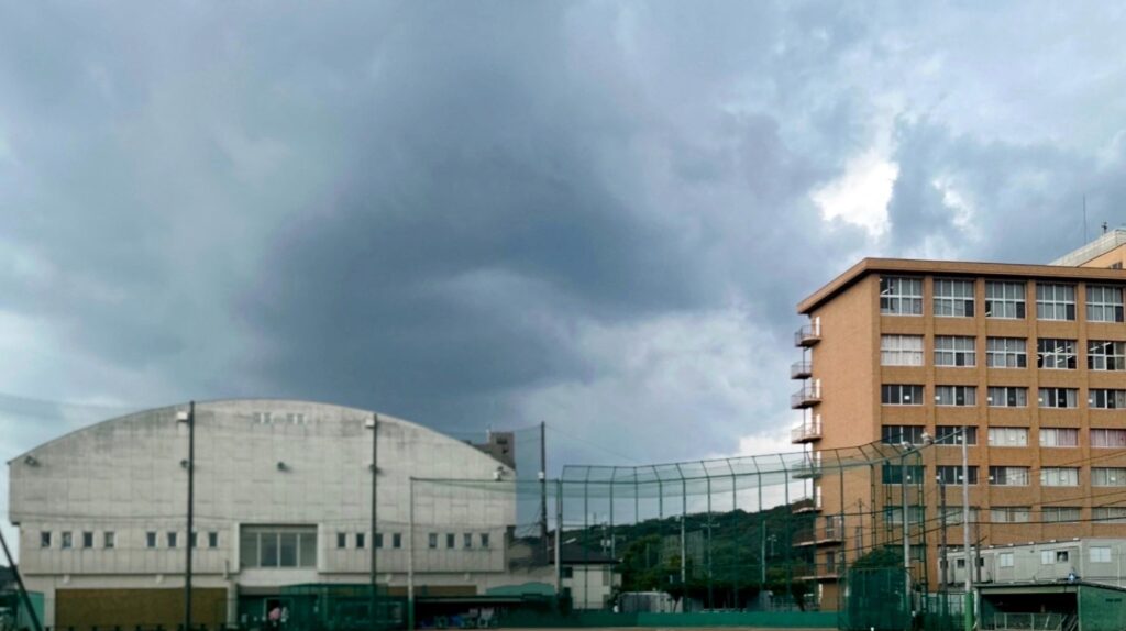 空の様子が怪しく、その後ゲリラ豪雨に