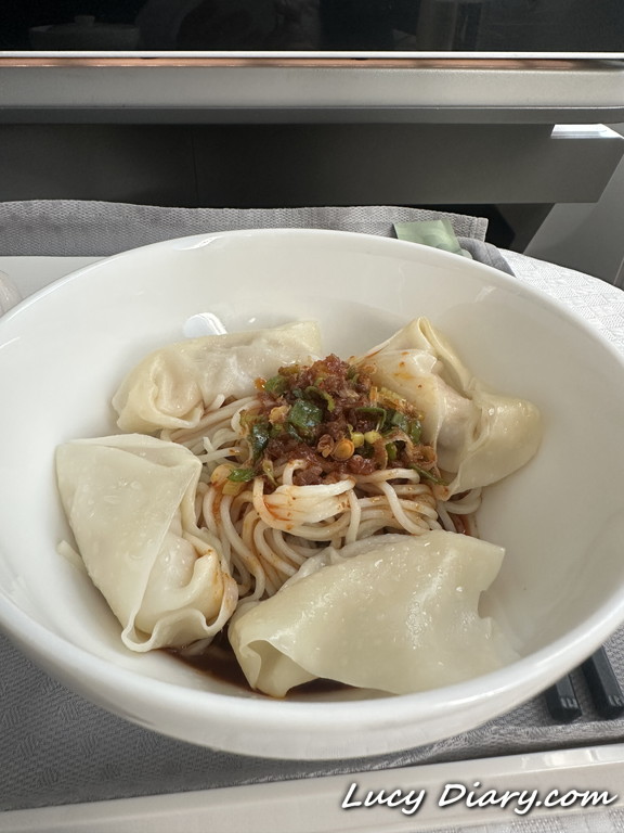 海老と豚肉のスパイシーワンタンヌードル