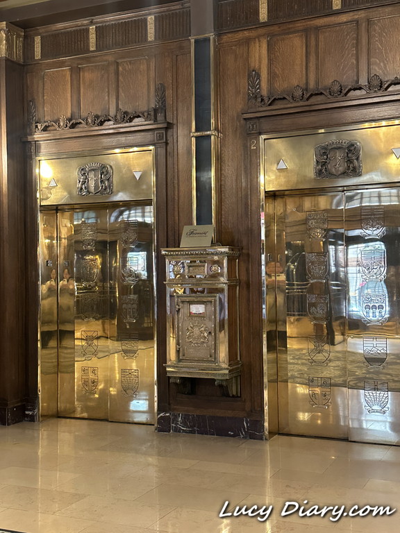 シャトーフロントナックにあるポスト