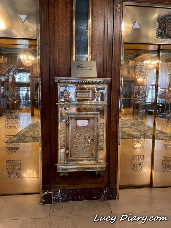 シャトーフロントナックにあるポスト