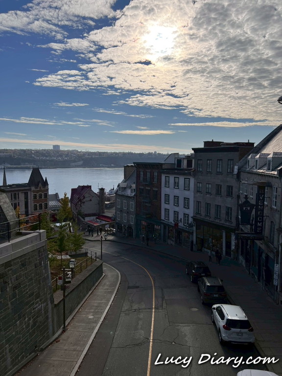 プレスコット門（橋）から見る通り