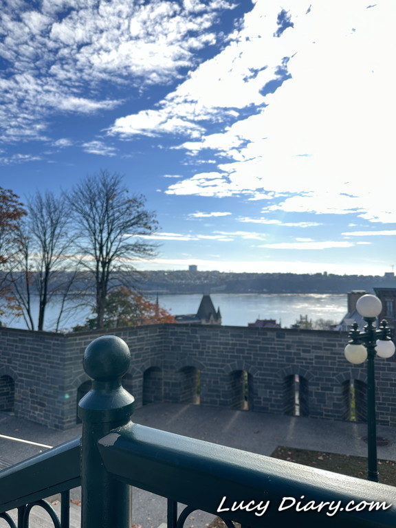 プレスコット門（橋）からの海