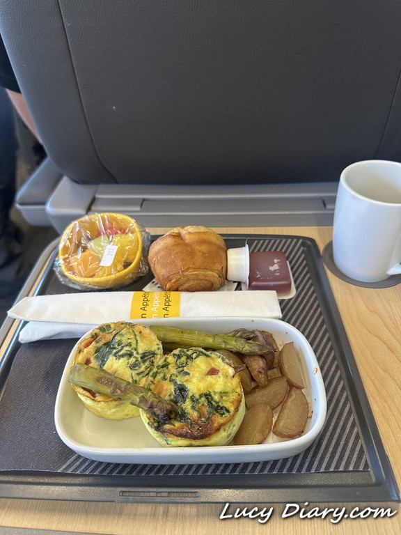 VIA鉄道のビジネスクラス午前中に提供された食事