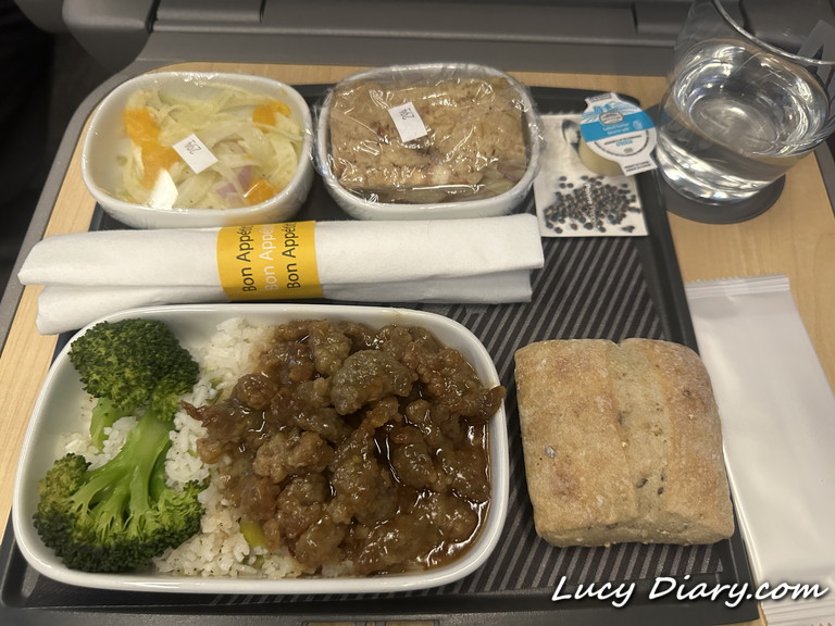 VIA鉄道のビジネスクラス午後に提供された食事