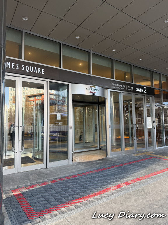 ホテルの入り口ゲート2