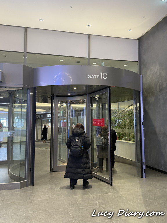 タイムズスクエアから地下街へのゲート10